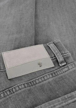 7 For All Mankind Slim Fit Jeans Slimmy Tapered Special Edition Left Hand Seven Mile En Gris 11 7 For All Mankind Slim Fit Jeans Slimmy Tapered Special Edition Left Hand Seven Mile En Gris -Boutique Campagnolo 245349 6