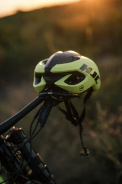 CASQUE HJC VALECO YELLOW/BLACK 8 CASQUE HJC VALECO YELLOW/BLACK -Boutique Campagnolo 738c35d851b440e3f3d63a11c7aac405