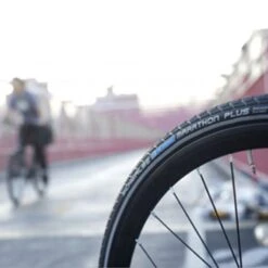 Pneu Vélo Schwalbe Marathon Plus 16 X 1.35 -Boutique Campagnolo pneu velo schwalbe marathon plus 16 x 135 2